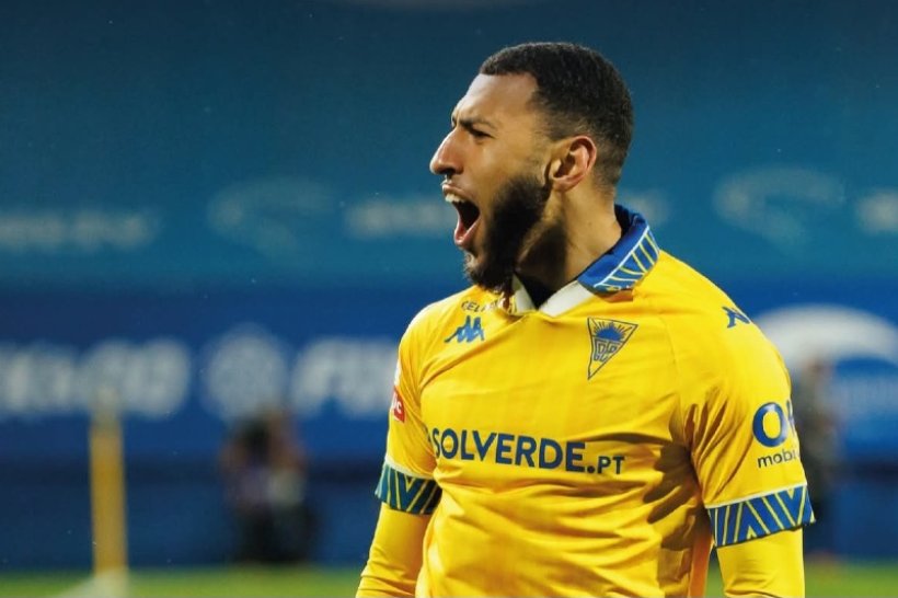 مهاجم مغربي يفرض اسمه بقوة في سباق الهدافين بأوروبا